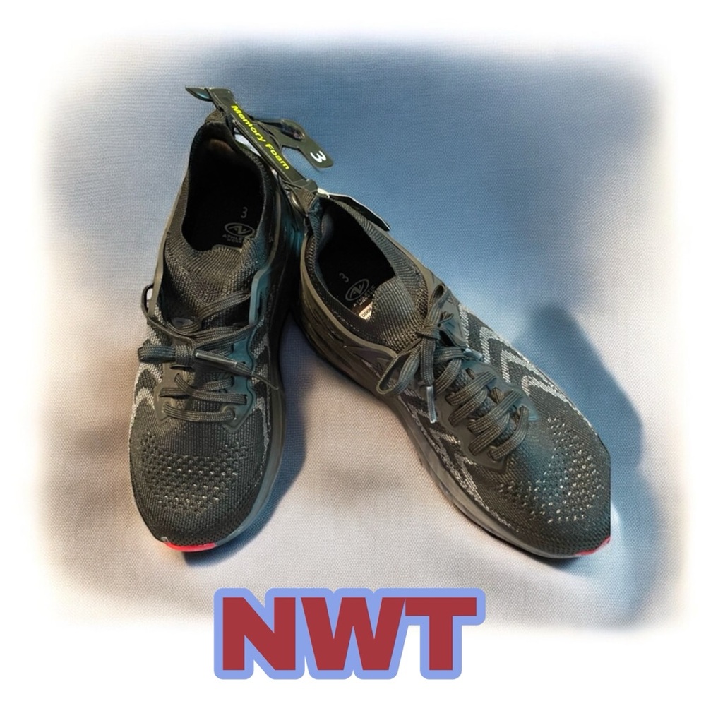 NWT Athletic Works Black lace up sneakers in Boys Size: 3 Has Memory Foam Comfy